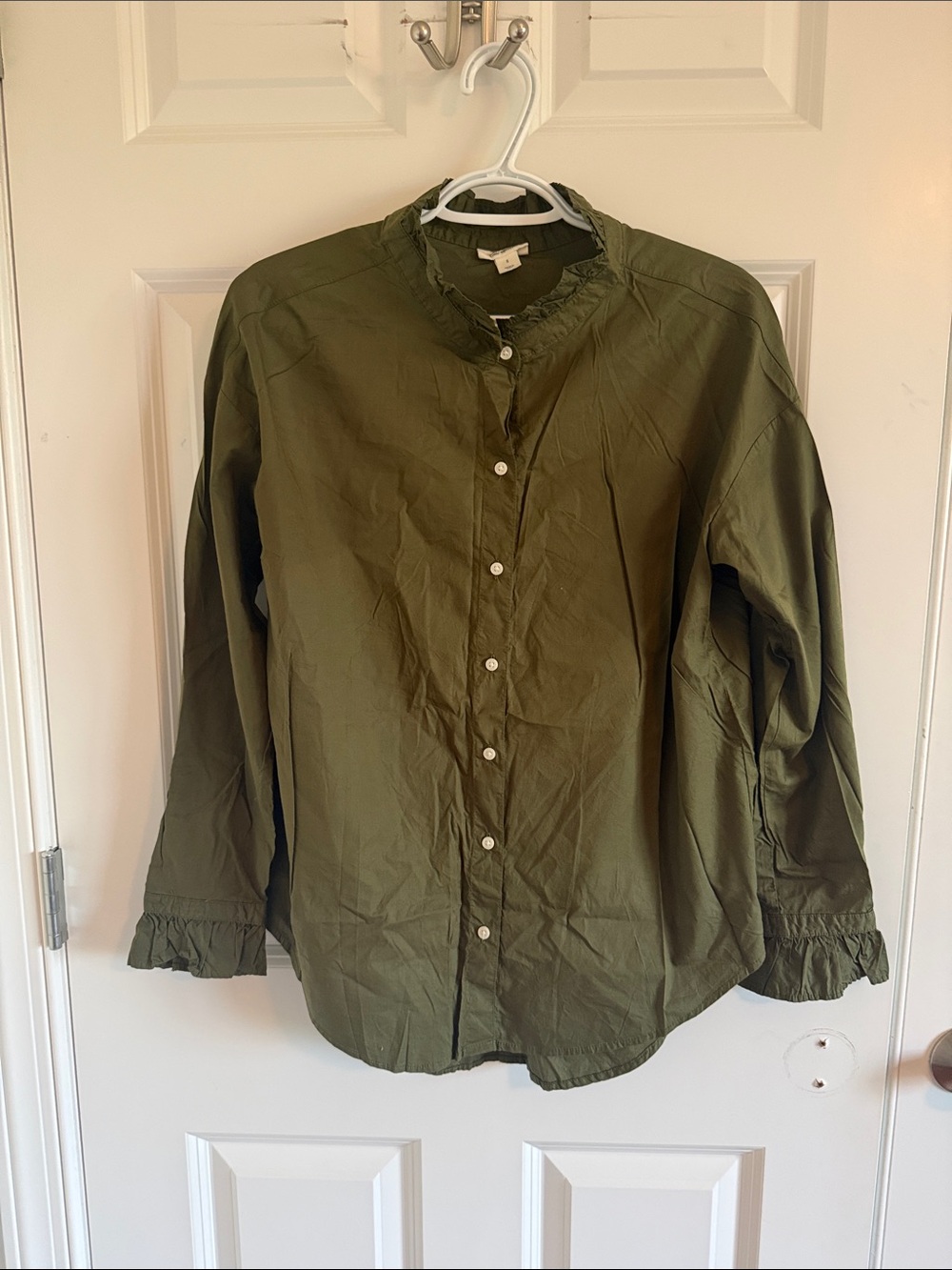 a.n.a Olive Green Long-Sleeve Button-Up Shirt Ruffle collar Size Small